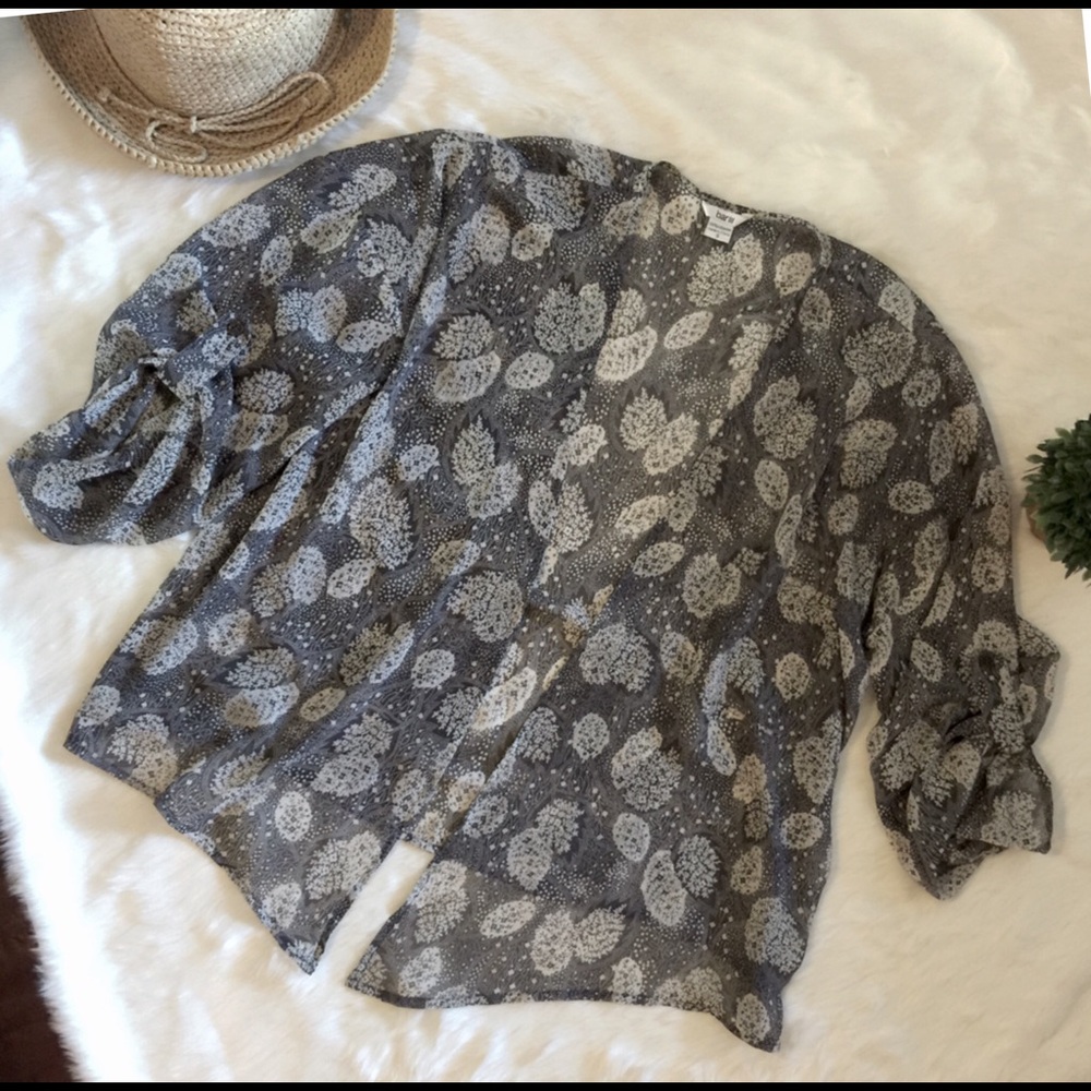 Bar III Gray and White Leaf Print Lightweight Cardigan